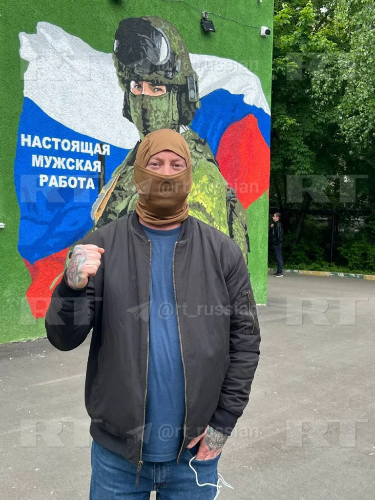 Многодетный американец перевёз семью в Россию и ушёл на СВО