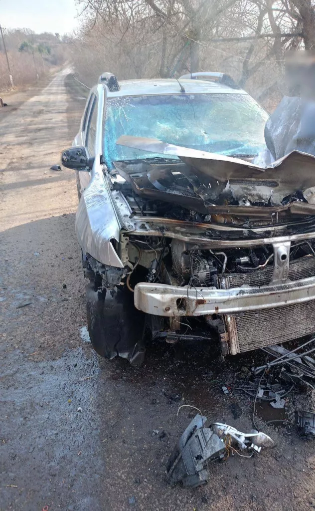 Сегодня утром под удар FPV-дрона попал автомобиль главы Беловского района Курской области Николая Волобуева