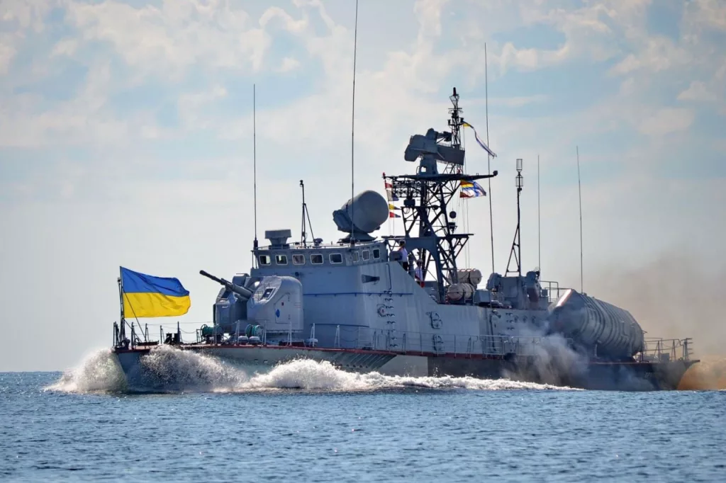 Британия продолжает морскую игру против России, вооружая Украину