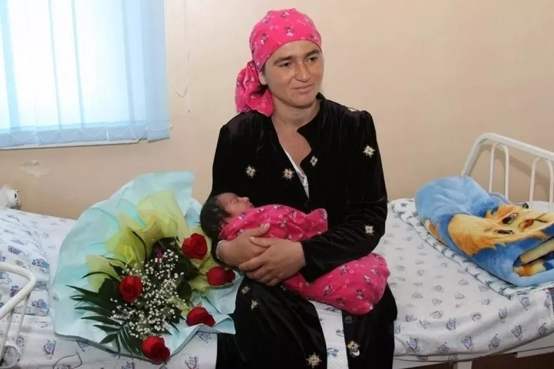 В России предлагают сделать платными роды для мигрантов