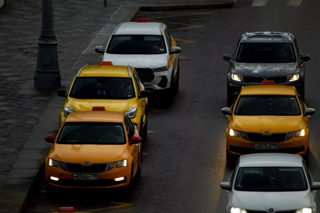 Владимир Путин подписал закон о локализации машин такси. Он вступит в силу 1 марта 2026 года