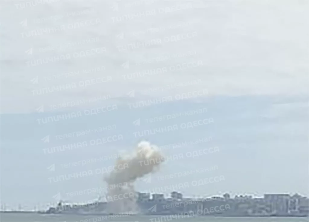 Удар ракетным вооружением сегодня. Пишут о прилётах в портовой зоне