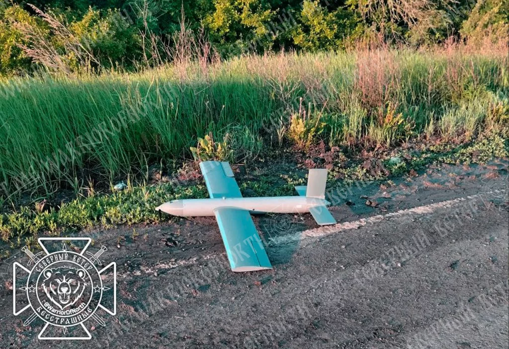 Северяне средствами РЭБ перехватили и посадили вражеский БпЛА самолётного типа