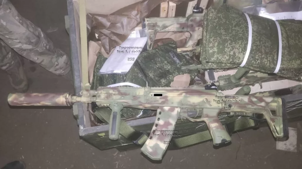 АК-12К в заводской расцветке «Мультикам», который в настоящее настоящее время поставляется в ВДВ