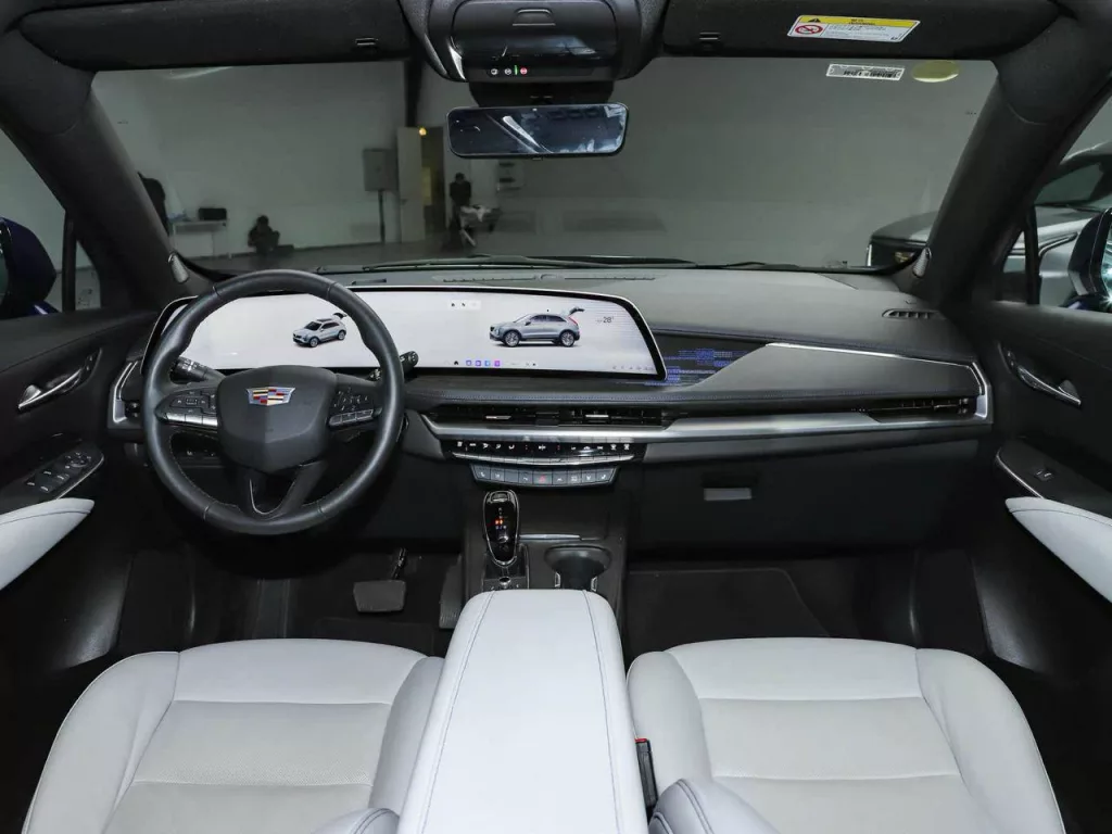 Новый Кадиллак в Китае оказался дешевле Lada Aura