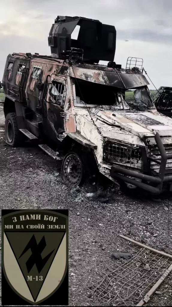 Повреждённый бронеавтомобиль «Джура» (на базе Toyota Land Cruiser 70) и уничтоженный LAVR Titan-DS в районе села Муравка Покровского района, расположенного на границе с Днепропетровской областью