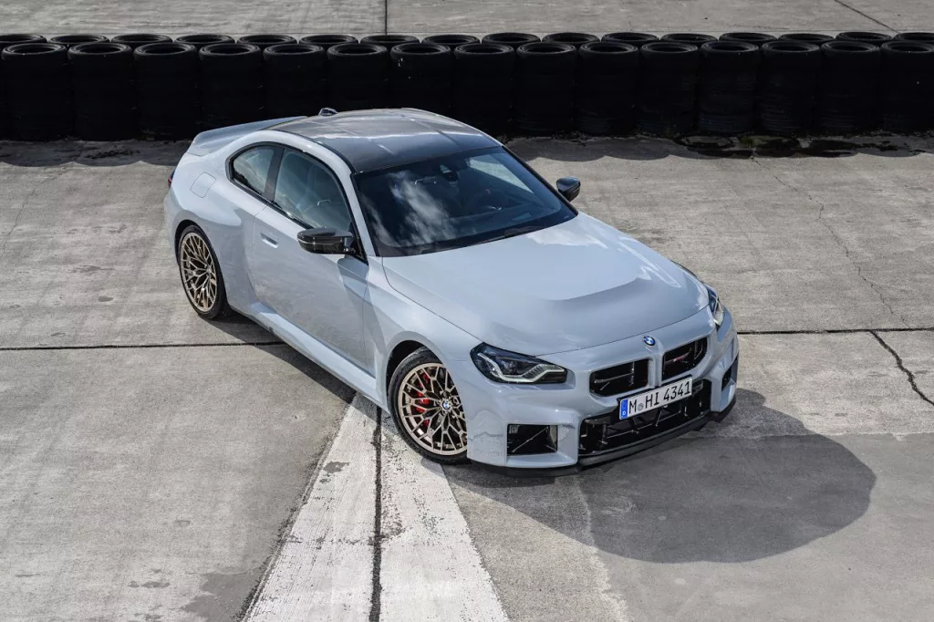 BMW выпустили настоящего зверя — M2 CS 2025 на 530 л.с. и заднем приводе