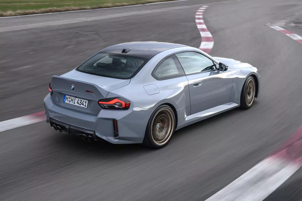 BMW выпустили настоящего зверя — M2 CS 2025 на 530 л.с. и заднем приводе