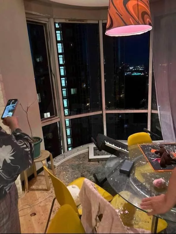 Кадры после атаки: сбитый БПЛА повредил жилой дом в Москве