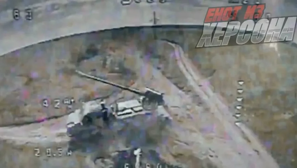 Уничтожение FPV-дронами САУ «Богдана» на шасси Tatra Phoenix в районе села Томина Балка Херсонской области