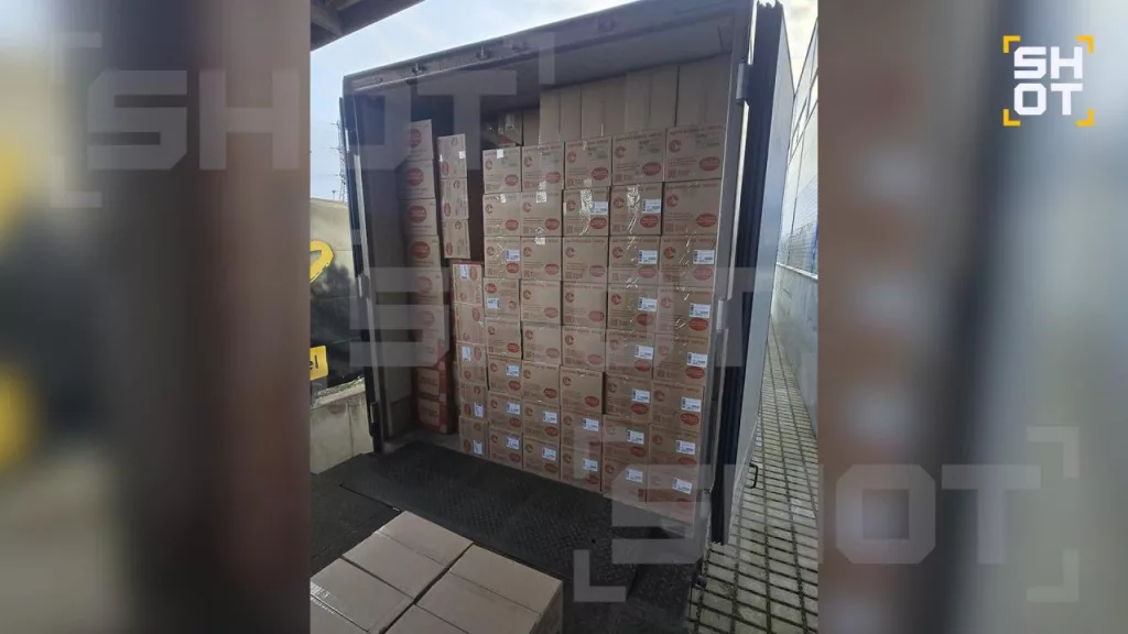 SHOT: Эстонцы массово штурмуют границу с РФ ради дешевых продуктов и товаров