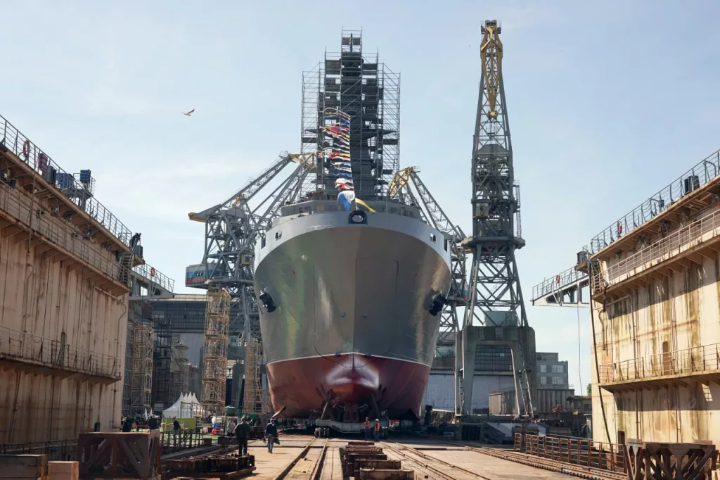 Большой десантный корабль «Владимир Андреев», построенный для Военно-Морского Флота, спущен на воду в Калининграде