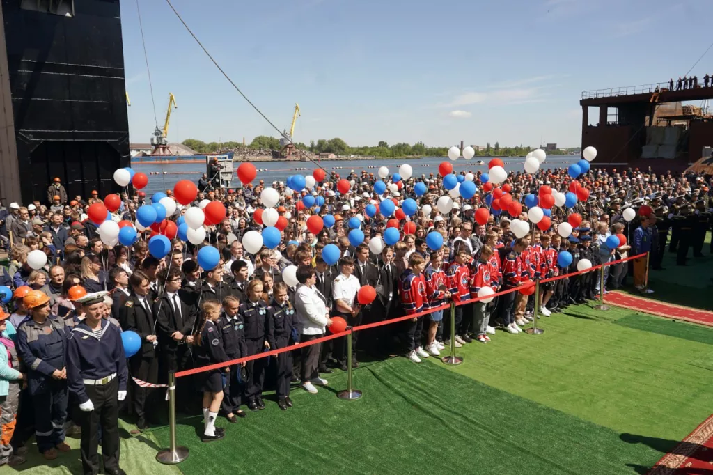 Большой десантный корабль «Владимир Андреев», построенный для Военно-Морского Флота, спущен на воду в Калининграде