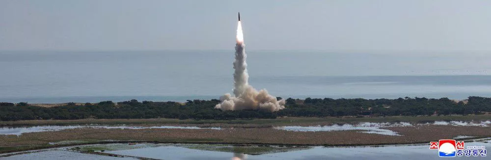 8 мая в КНДР прошли учения по нанесению ракетно-ядерного удара в зоне ответственности Восточного фронта (согласно принятой в КНДР структуре наименований)