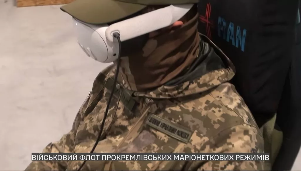 ГУР опубликовало документальный фильм о безэкипажных катерах, в котором были продемонстрированы ранее не демонстрируемые БЭК многоразового использования, являющиеся платформами-носителя FPV-дронов, в том числе самолётного типа