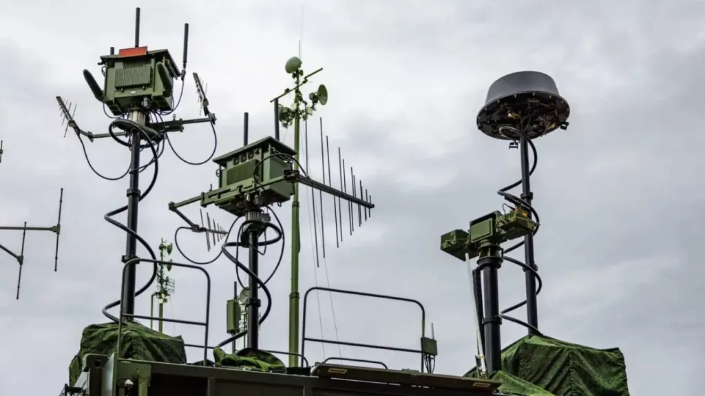 Комплекс радиомониторинга и радиоподавления УКВ-связи Р-936 «Аэро» разработки белорусского КБ Радар представлен на выставке MILEX-2025