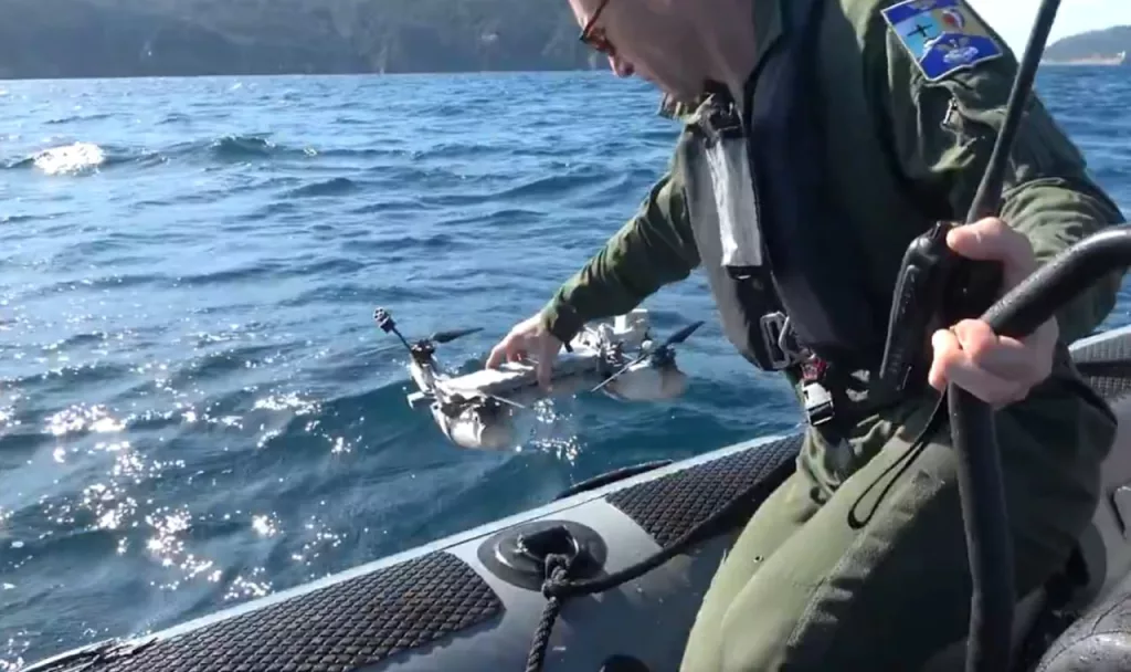 Французские ВМС показали видео применения десятков видов дронов во время учений