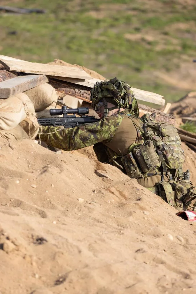 Боевые машины пехоты M2A4 «Bradley» 7-го кавалерийского полка, 1-й бронетанковой бригадной боевой группы, 3-й пехотной дивизии армии США в течение последних нескольких недель принимали участие в учениях Hedgehog 25 в Эстонии