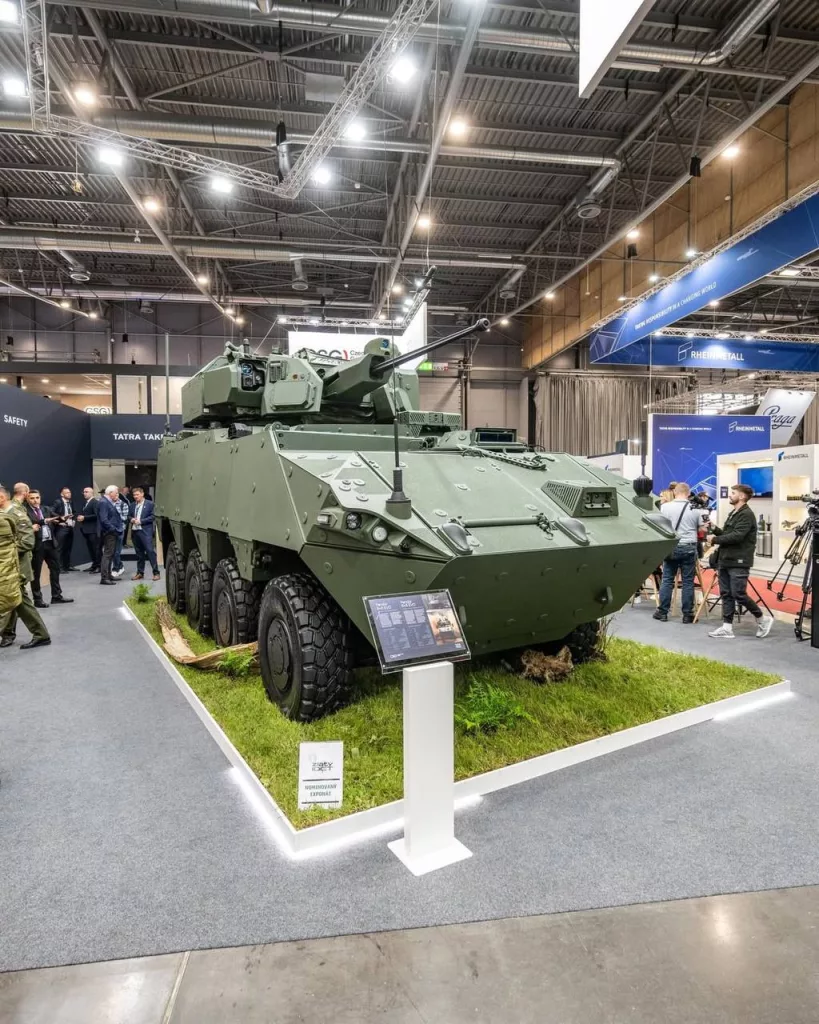 Чехи официально презентовали модернизированный БТР Pandur 8x8 EVO
