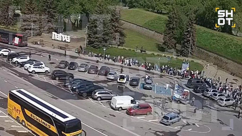 Закрыть границу как Финляндия: эстонцы массово едут в Россию за продуктами и техникой