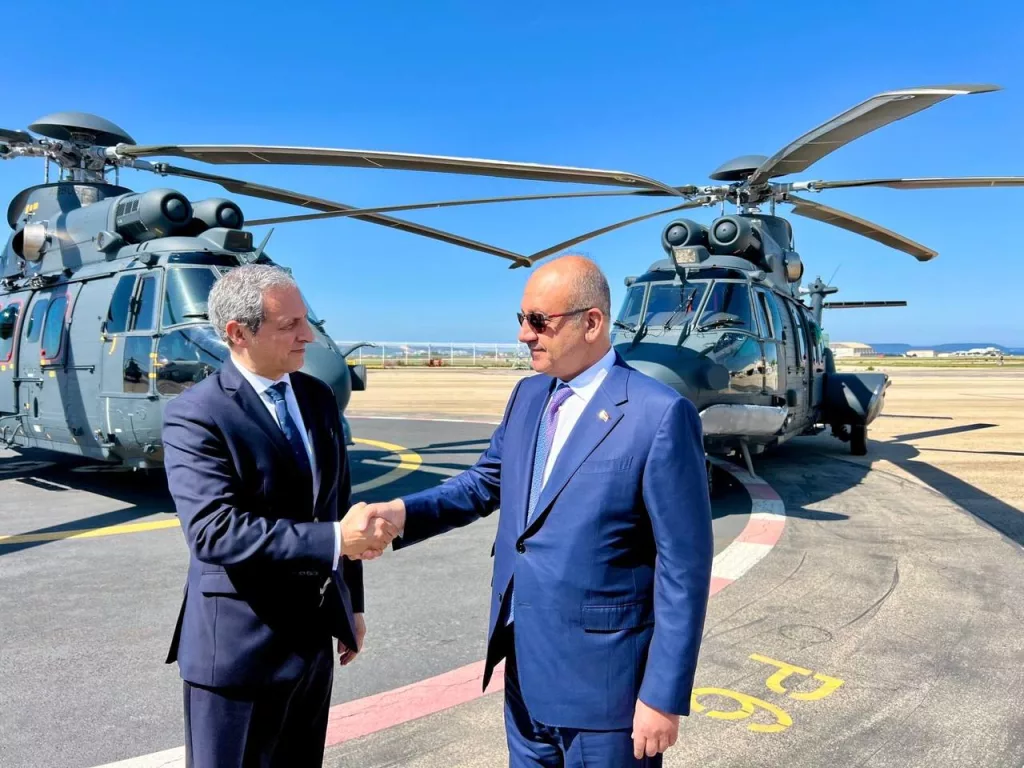 Airbus Helicopters рапортует, что первые два вертолета H225M Carcal, для армейской авиации Ирака, приняты (в лице министра обороны Табет аль-Аббаси) иракской стороной. В скором времени они будут доставлены заказчику