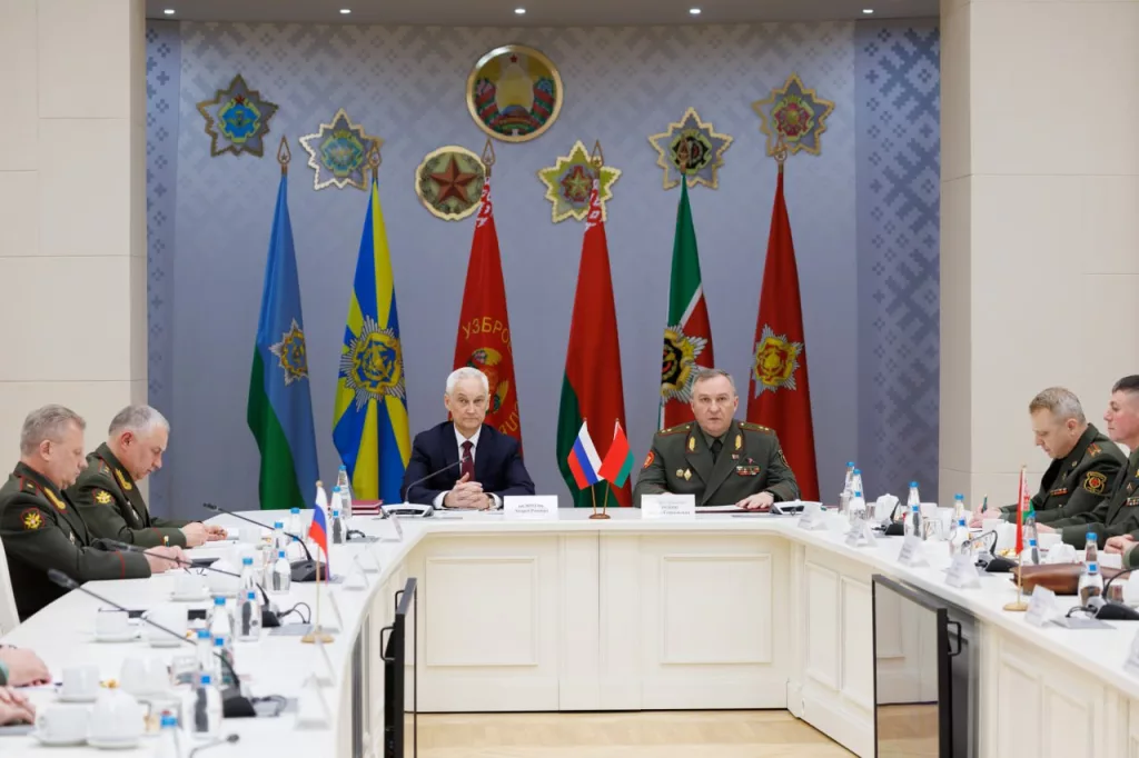 Министр обороны РФ Андрей Белоусов провел переговоры со своим белорусским коллегой в Минске