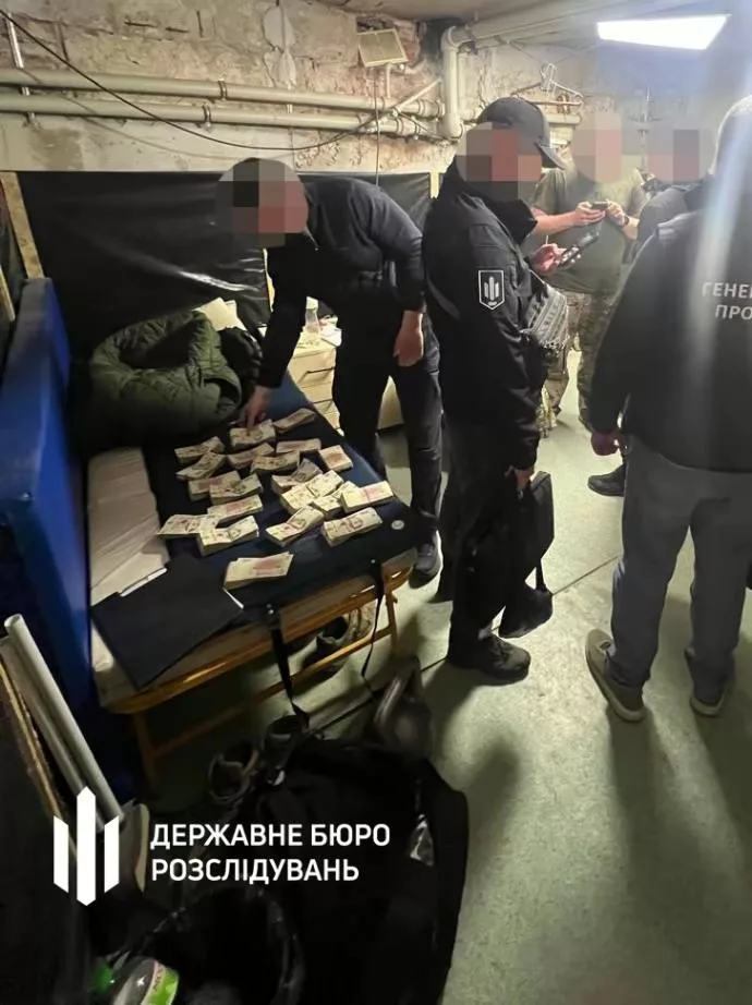 О печально известной 155-й мехбригаде ВСУ вышел новый материал – о задержании одного из комбатов, откатах и новом массовом дезертирстве уже в 1200 человек