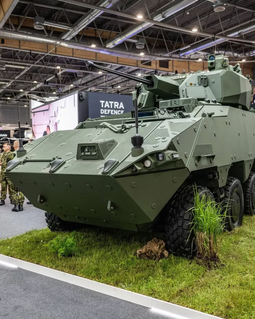 Чехи официально презентовали модернизированный БТР Pandur 8x8 EVO