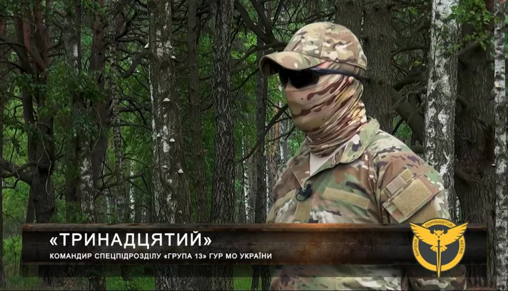 ГУР опубликовало документальный фильм о безэкипажных катерах, в котором были продемонстрированы ранее не демонстрируемые БЭК многоразового использования, являющиеся платформами-носителя FPV-дронов, в том числе самолётного типа