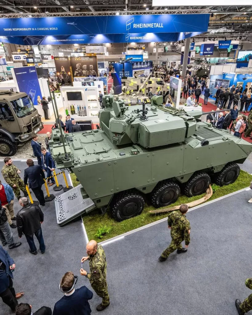 Чехи официально презентовали модернизированный БТР Pandur 8x8 EVO