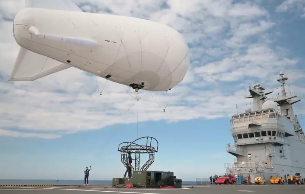 Французские ВМС показали видео применения десятков видов дронов во время учений