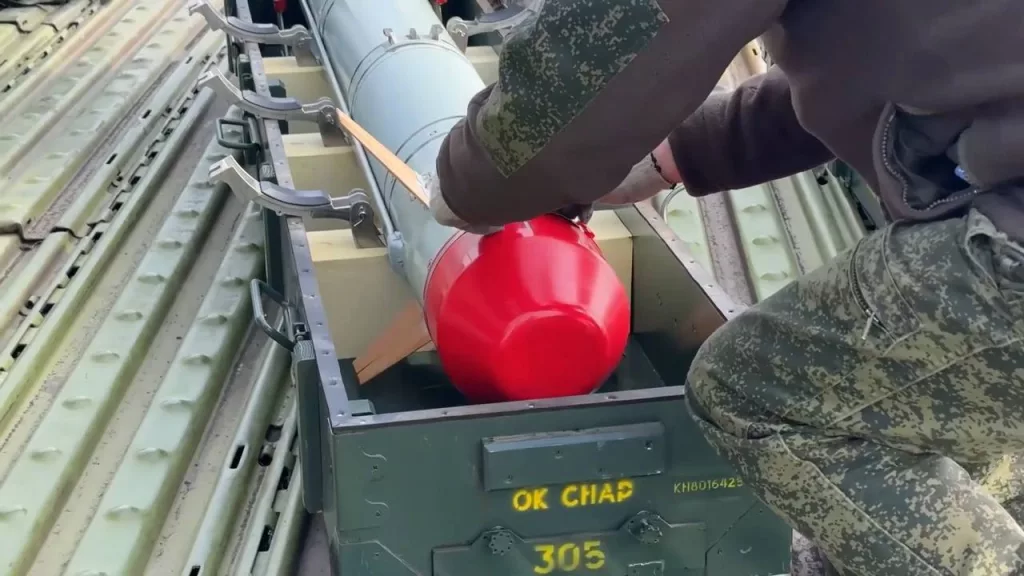 Вылет ударного вертолета Ми-28НМ на боевое применение лёгкой многоцелевой управляемой ракеты Х-39 («Изделие 305») в зоне ответственности группировки войск «Восток»