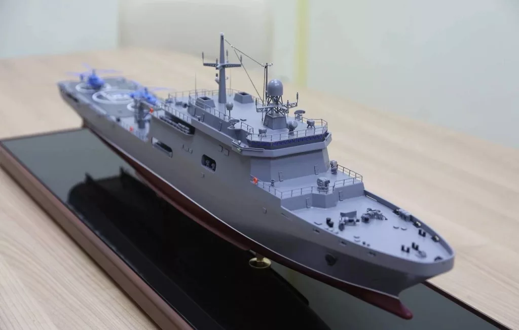 ОСК рапортует что первый из двух строящихся десантных кораблей (БДК) проекта 11711 с улучшенными характеристиками "Владимир Андреев" сегодня был спущен на воду