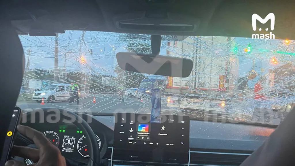 Обломки сбитого беспилотника рухнули на Киевском шоссе недалеко от посёлка Балабаново Калужской области. Пострадали несколько машин. Погибших нет, люди отделались ушибами