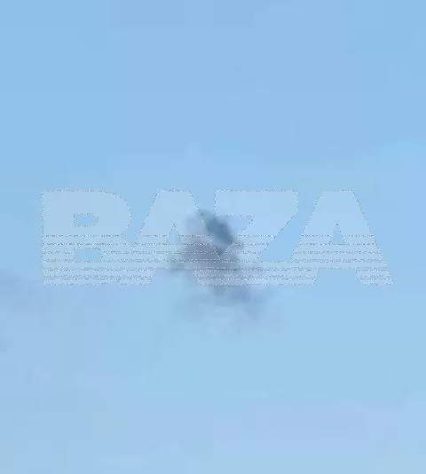 Жители Тульской области сообщают о звуках взрывов в небе. По предварительным данным, Новомосковск атакуют беспилотники