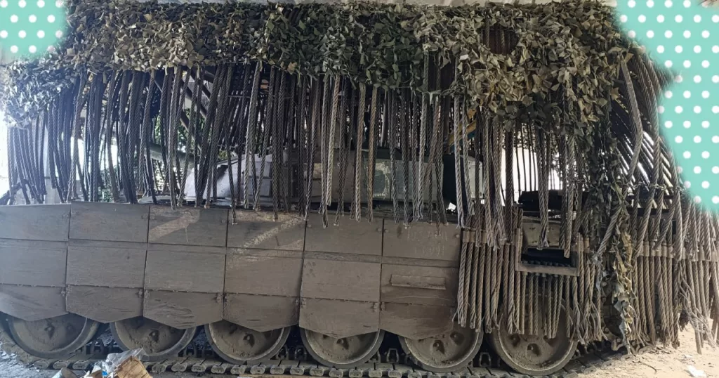 Еще один "мохнатый" Т-72Б3 с двойным антидроновым козырьком