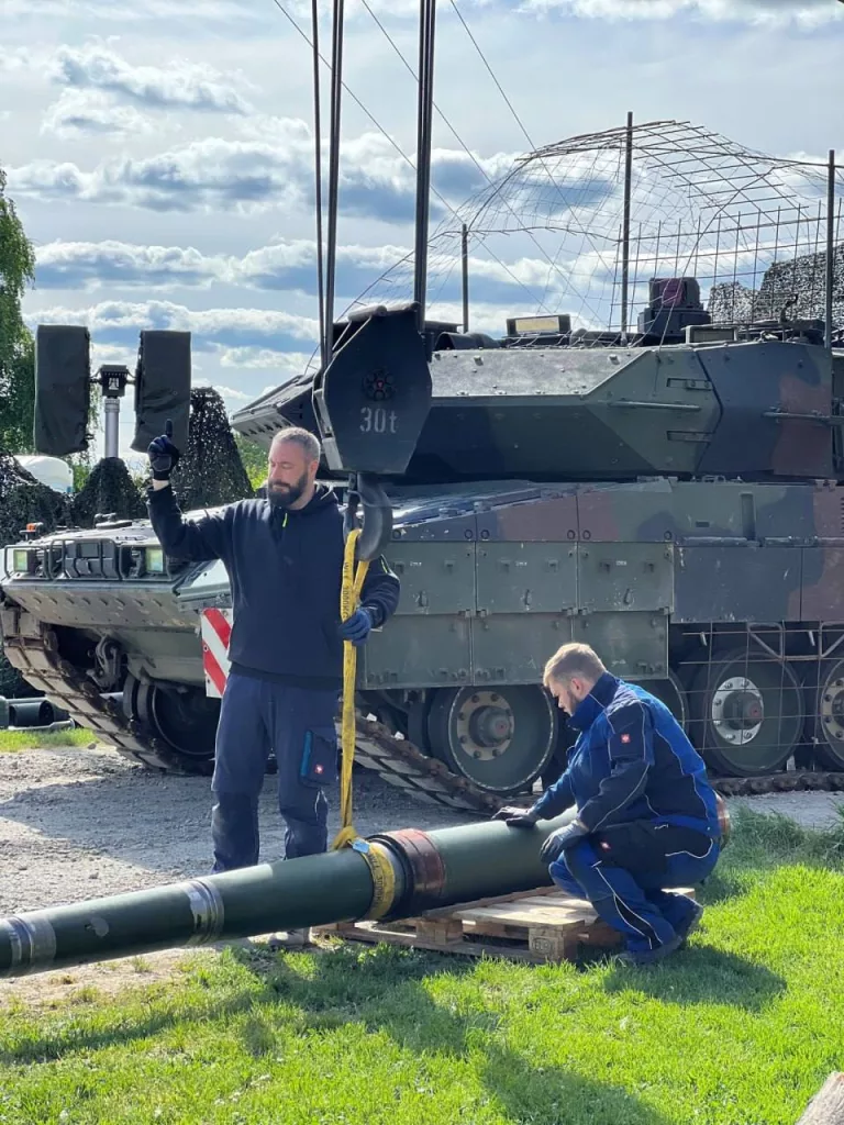 Тем временем Германия демонстрирует свои потуги в антидроновой защите бронетехники