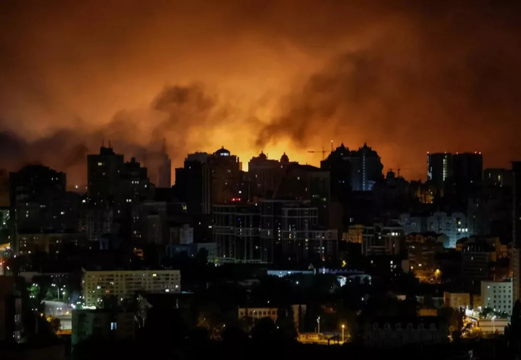 Киев во время и после утренних ударов. Одной из основных целей вновь выступали цеха завода «Артем»