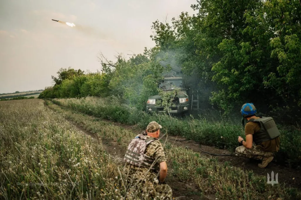 Джихад-культ постепенно поглощает ВСУ. Если ещё пару лет назад разговоры о том, что ВСУ начнут заимствовать тактику и конструкционные решения ИГИЛ, звучали как ирония, то сейчас — это уже свершившийся факт