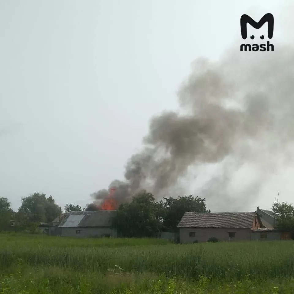 Украинские операторы дронов оттачивают навыки пилотирования и боевого применения беспилотников на разрушенных домах в приграничных районах Брянской области. Об этом Mash рассказали российские военные и добровольцы с позиций