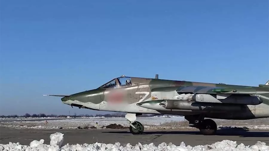 Регулярно из зоны СВО приходит хроника того, как штурмовики и вертолёты для поражения целей в условиях наличия ПВО применяют НАР с кабрирования