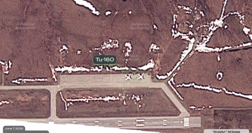 ВКС России перебросили бомбардировщики Ту-160, Ту-95МС и Ту-22М3 с военных аэродромов в Иркутской и Мурманской областях. В частности, бомбардировщики Ту-160 рассредоточены по аэродромам в Елизово (Камчатка), Анадыре (Чукотка) и Борисоглебск (Казань)