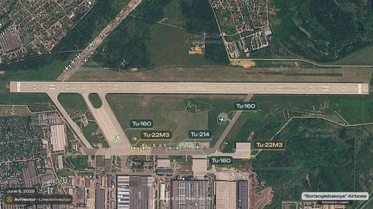 Западные спутниковые снимки и их анализ указывает на то, что ВКС РФ перебросили Ту-160 и Ту-95\Ту-22М3 на Дальний Восток