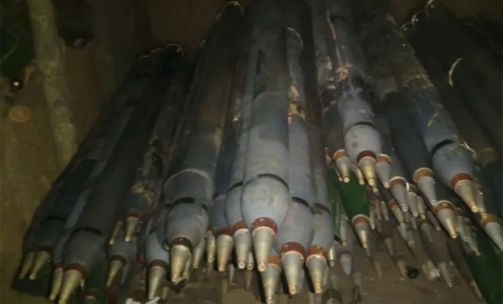 Северокорейские кассетные 122-мм реактивные снаряды РСЗО-122У1 для РСЗО "Град" на вооружении ВС РФ