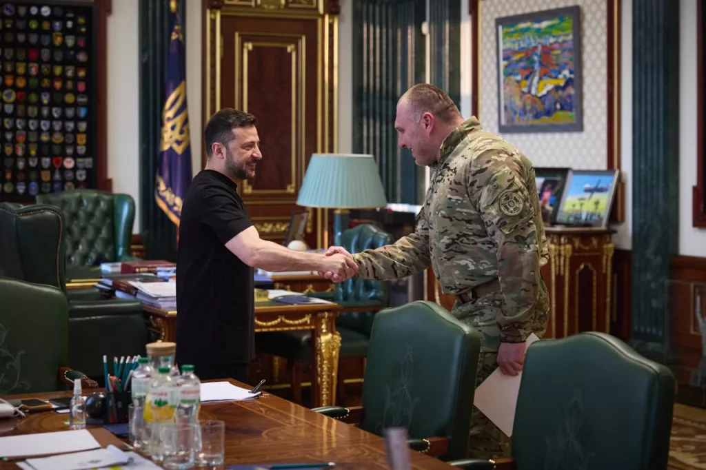 Офис украинской операции «Паутина» находился прямо рядом с управлением ФСБ в одной из областей, заявил Зеленский