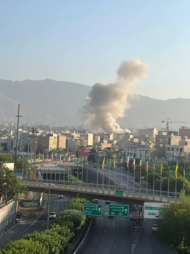 Иран и Израиль начали утро с обмена ракетными ударами – главное к этому часу