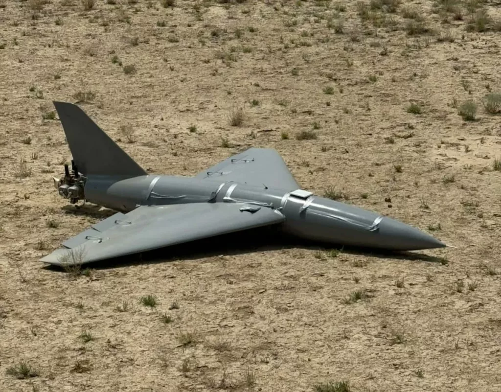 Упавший в Казахстане дрон визуально похож на британский Banshee Jet 80, однако при более пристальном сравнении сходств гораздо больше с иранским Arash-2