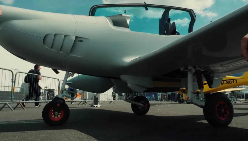 Представленный на Парижском авиасалоне легкомоторный самолёт Shark от компании SHARK.AERO, оборудованный комплексами РЭБ для подавления дронов
