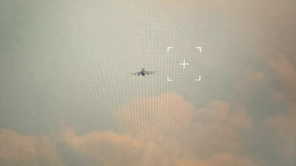 Украинский F-16 в объективе российского разведывательного БПЛА