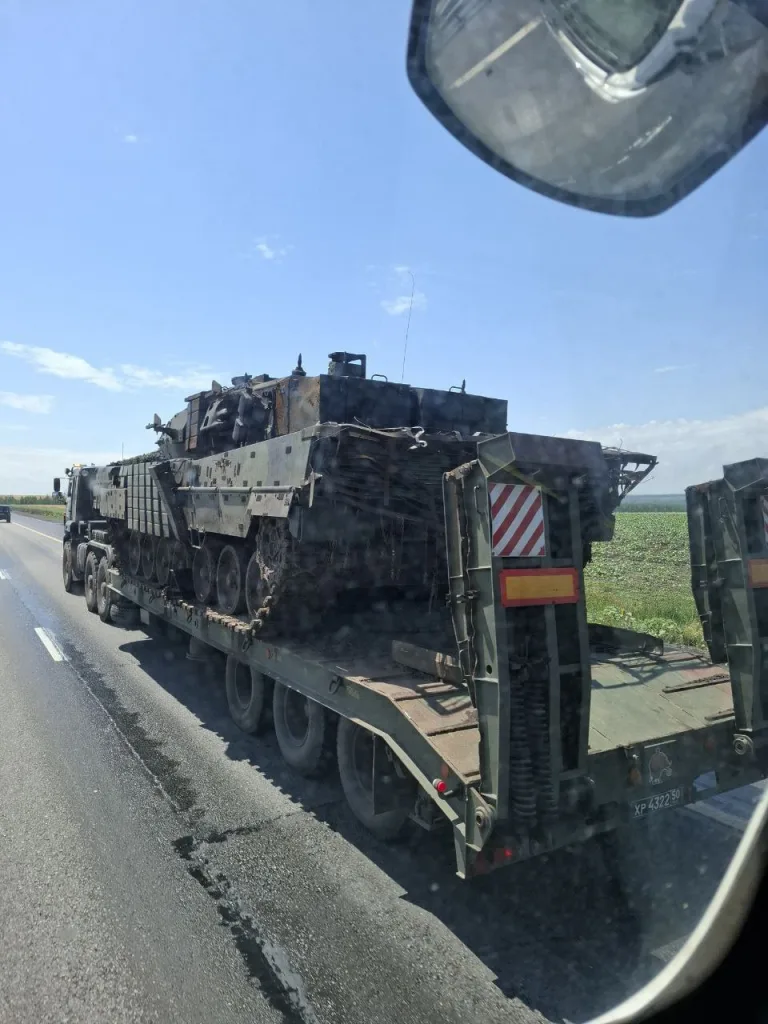 Из села Беловоды в Сумской области был вывезен шведский танк Strv 122, подбитый и брошенный там еще весной